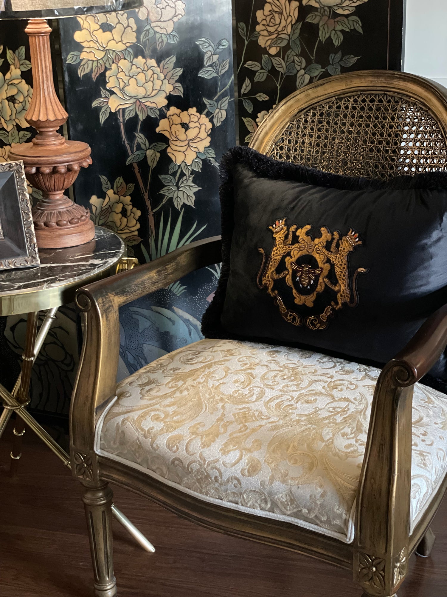 EMBLEM COAT OF ARMS HERALDIC BADGE RAMPANT LION'S CREST PILLOW ICON FOR MAN CAVE/ STUDY/MASCULINE SPACES